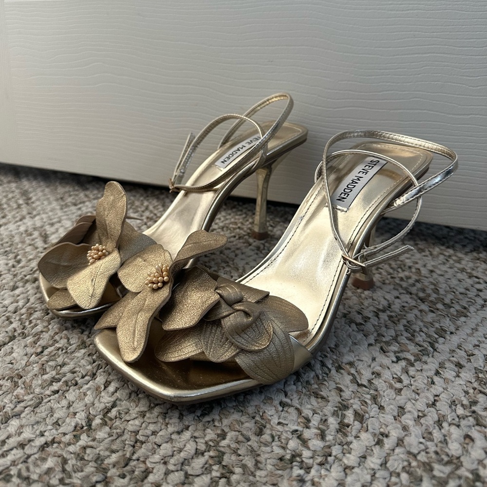 Steve Madden Gold Amani Heel, Size 9